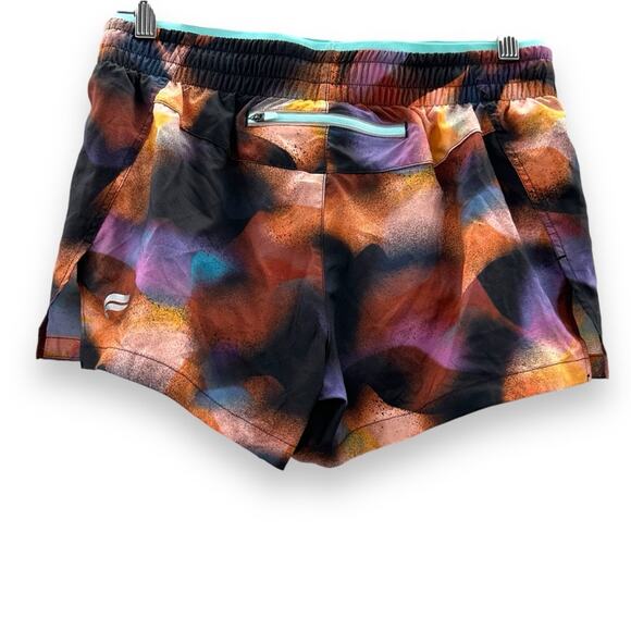 Fabletics Breathe Mid Rise Run Shorts in Meltdown/Crystal Wave/Reflective Silver - Picture 4 of 11